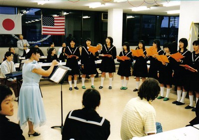 Choir sings sakura