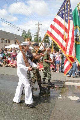 9513 Festival 05 Parade1