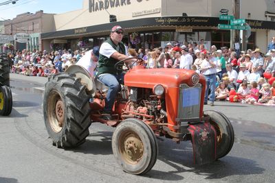 9546 Festival 05 Parade1