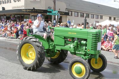 9548 Festival 05 Parade1