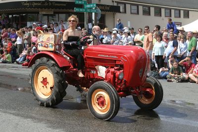 9551 Festival 05 Parade1