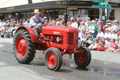 9556 Festival 05 Parade1