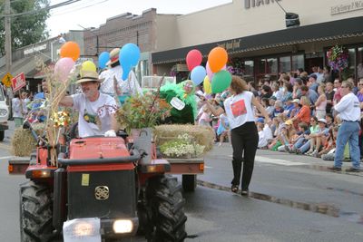 9564 Festival 05 Parade1