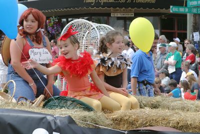 9568 Festival 05 Parade1