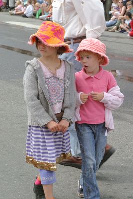 9572 Festival 05 Parade1