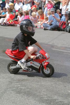 9577 Festival 05 Parade1