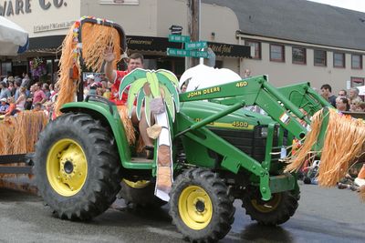 9584 Festival 05 Parade1