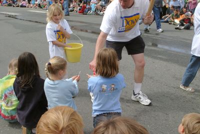 9607 Festival 05 Parade1