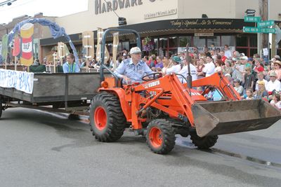 9610 Festival 05 Parade1