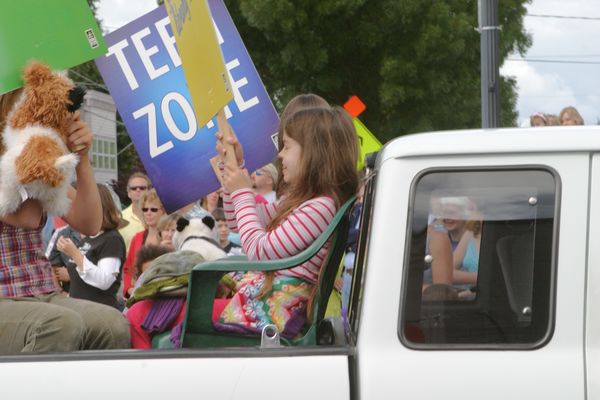 9614 Festival 05 Parade1