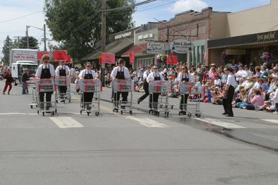 9654 Festival 05 Parade2