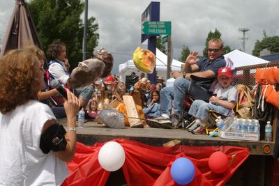 9671 Festival 05 Parade2