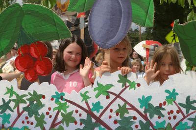 9687 Festival 05 Parade2