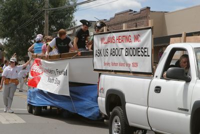 9692 Festival 05 Parade2