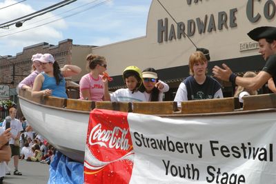 9695 Festival 05 Parade2