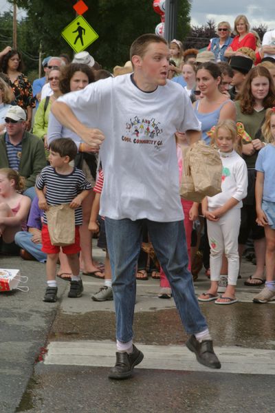 9700 Festival 05 Parade2