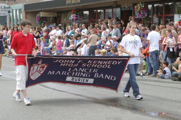 9704 Festival 05 Parade2