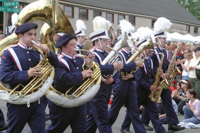 9715 Festival 05 Parade2