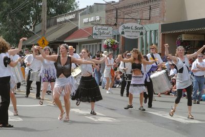 9726 Festival 05 Parade2