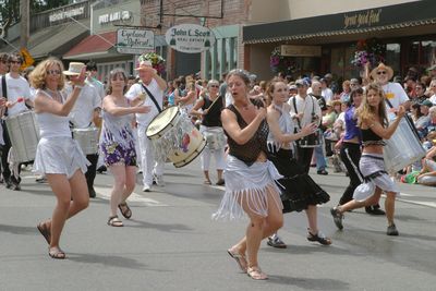 9728 Festival 05 Parade2