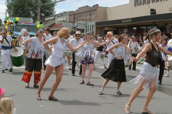 9729 Festival 05 Parade2