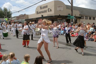 9731 Festival 05 Parade2