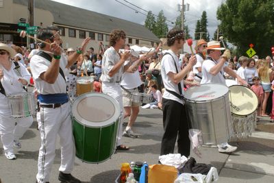 9736 Festival 05 Parade2