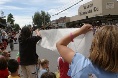 9767 Festival 05 Parade2