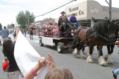 9770 Festival 05 Parade2