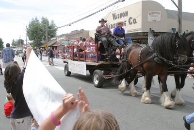 9770 Festival 05 Parade2