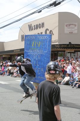 9777 Festival 05 Parade2