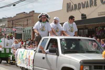 9783 Festival 05 Parade2