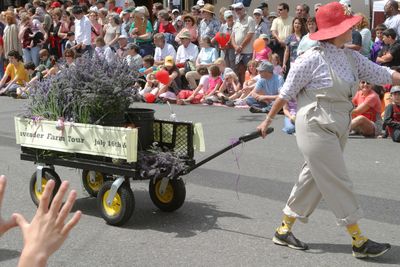 9801 Festival 05 Parade2