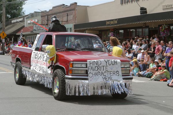 9805 Festival 05 Parade2