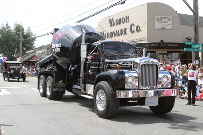9815 Festival 05 Parade2