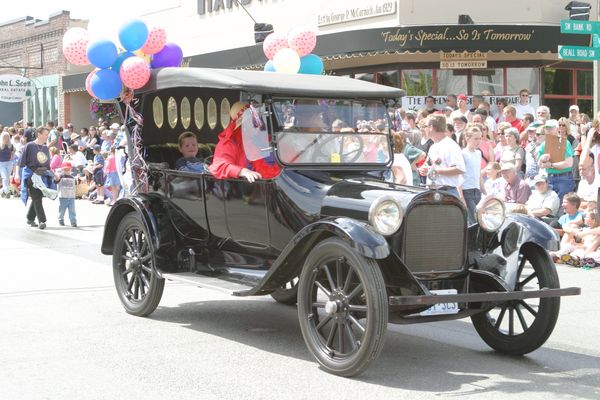9817 Festival 05 Parade2