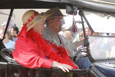 9818 Festival 05 Parade2