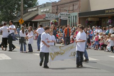 9821 Festival 05 Parade2