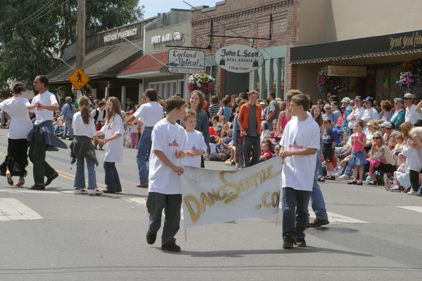9821 Festival 05 Parade2