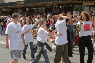 9823 Festival 05 Parade2