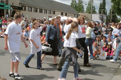 9825 Festival 05 Parade2