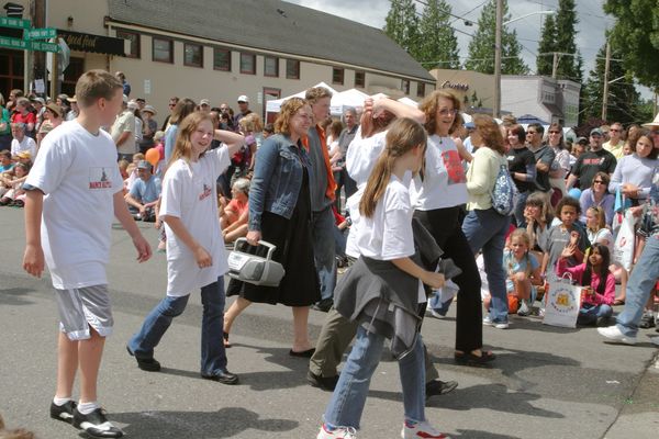 9825 Festival 05 Parade2