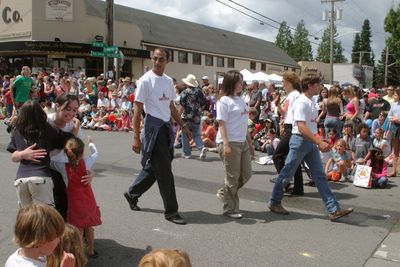 9826 Festival 05 Parade2