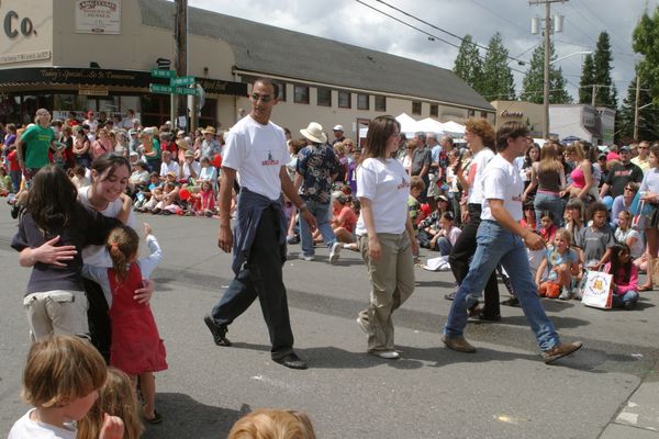 9826 Festival 05 Parade2