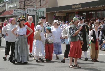 9828 Festival 05 Parade2