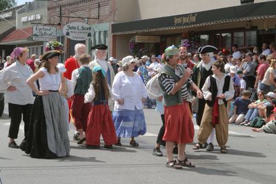 9829 Festival 05 Parade2