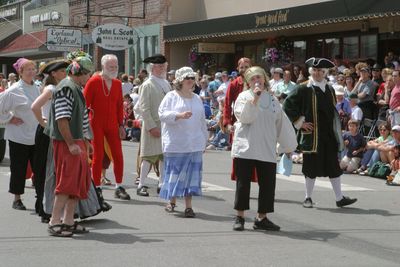 9830 Festival 05 Parade2