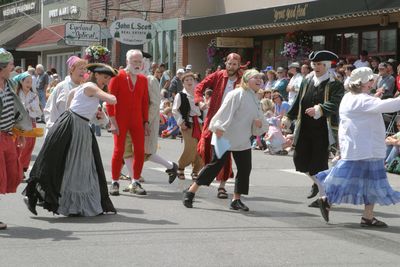 9831 Festival 05 Parade2