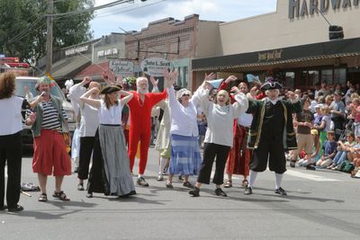 9834 Festival 05 Parade2