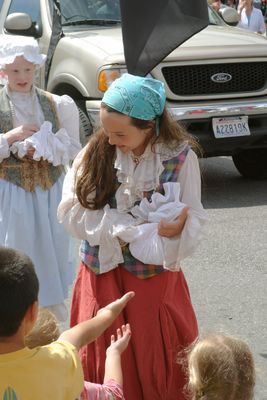 9838 Festival 05 Parade2